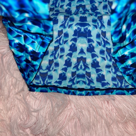 Athleta 213115 Blue Tie Dye Halter Underwire Swim Tara Tankini Top Sz 32 B/C - Picture 6 of 6